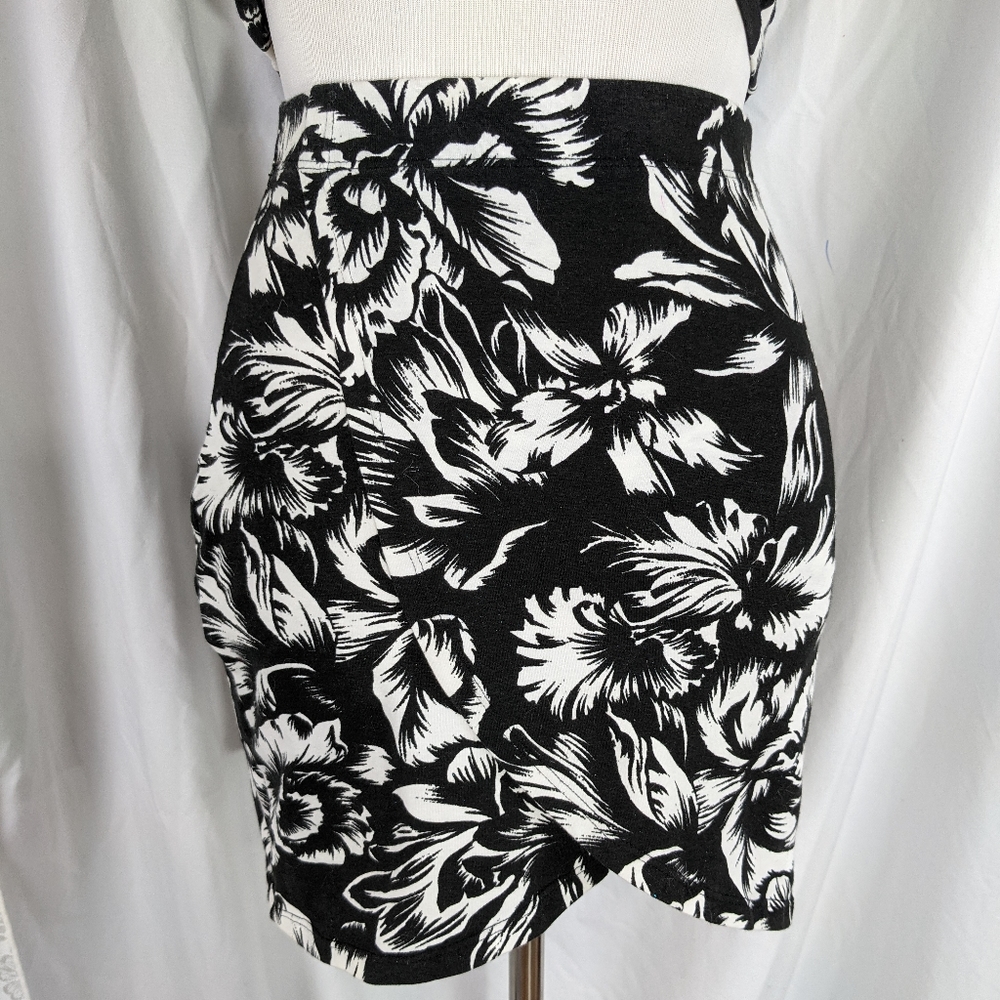 Dingolay EUC floral 2 Piece skirt set crop tie top small Barbados black white - Picture 3 of 16